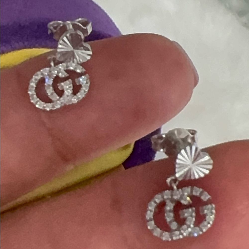 Gucci White Gold GG Running Heart Drop Diamond Earrings - Picture 5 of 9